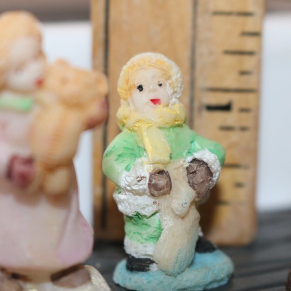 Large pieces CHRISTMAS VILLAGE Figurine Lot People Accessories figures lot #4 - Picture 7 of 8